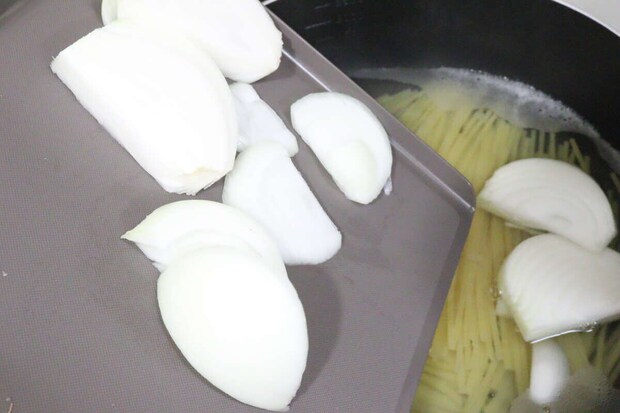 フチ付き抗菌まな板　そのまま鍋へ