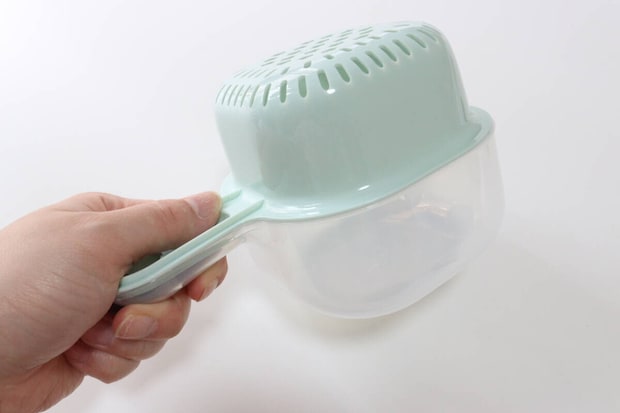 ダイソーの取っ手付　ミニザル・ボウル　一体化