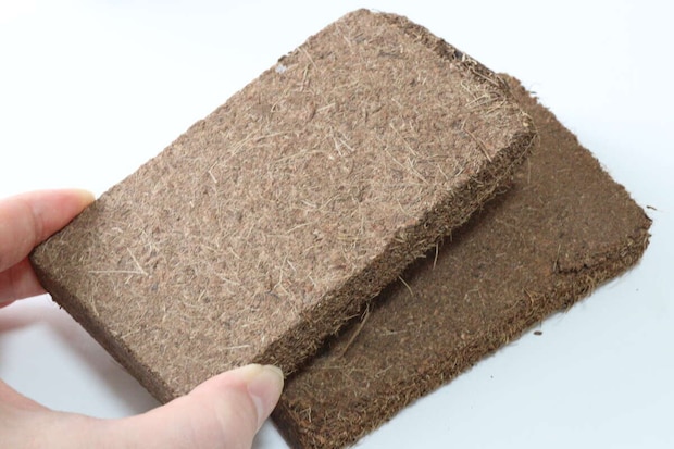 ダイソー　水で増える園芸土 Coco Brick　内容量