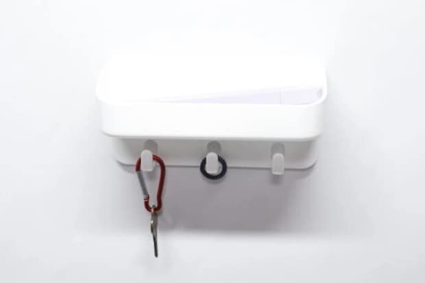 ダイソー　フック付トレー（白、15.5cm×7.5cm×6.2cm）　使用例