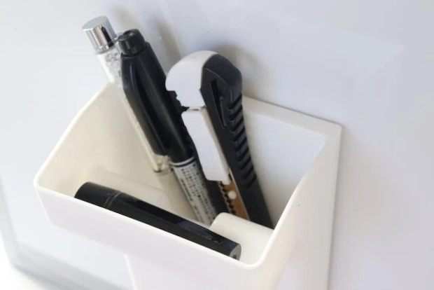 ダイソー　印鑑・ペンボックス（白、8.4cm×11cm×6.2cm）　使用例