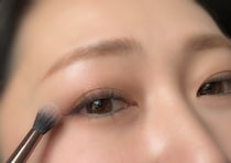 アイシャドウのくすみ・ヨレは残念見え確実！プロが教える「崩れないアイシャドウ」の塗り方