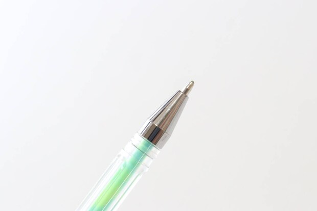 ダイソーのレインボーボールペンはボール径1.0mm