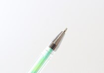 100均で見つけたペンが凄い！「なんだこれは…！」「二度と同じ色は出ないってロマンある」