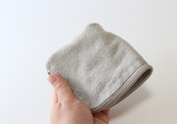 100均ですごいの見つけた！「ハンカチのように見せかけて実は…？」隠し上手な便利グッズ