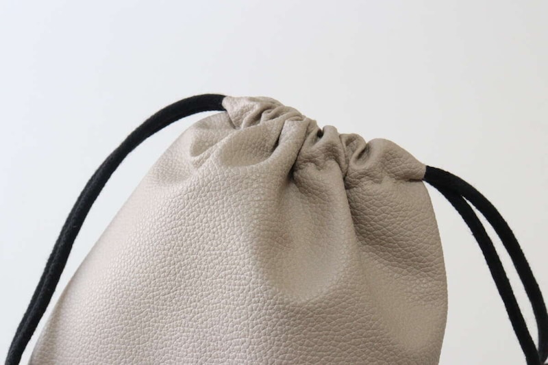フェイクレザー巾着　素材感