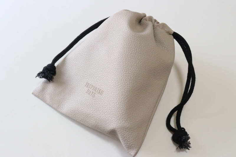 フェイクレザー巾着　小物収納時