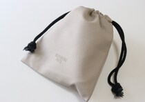 100均でついに理想形を発見！「大人が本気で使える！」100円とは思えない高見え巾着