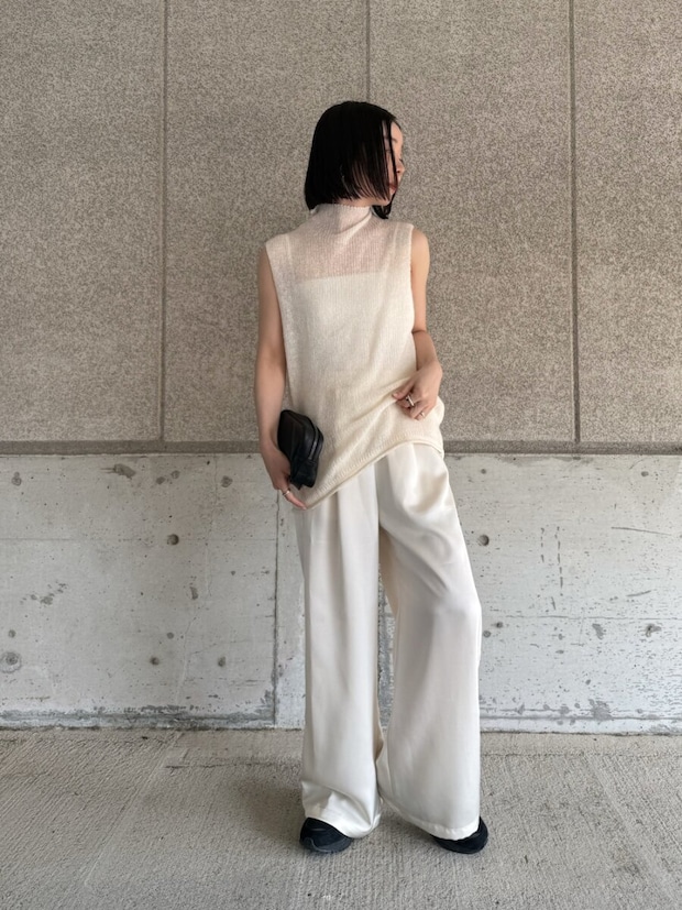 2026春透け感白ワイドパンツIラインコーデ
