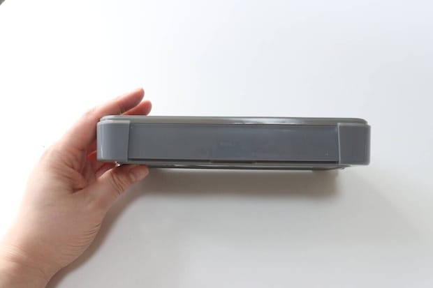 ダイソーの薄い抗菌薄型お弁当箱