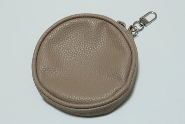 ダイソー　ラウンドバッグチャームポーチ