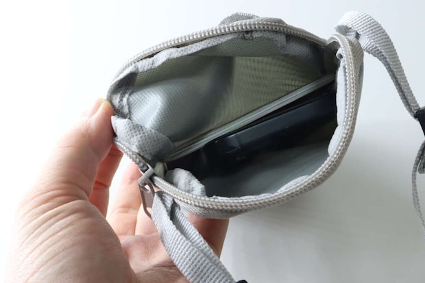 メッシュポケット付パスポートケース スモーキーカラー　メインスペース