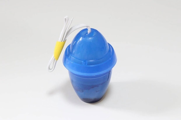 ダイソーつり下げタイプ トイレ洗浄剤の形状