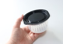 100均で理想のタイプ発見！「もうラップから卒業！」「形が秀逸！」家事も楽になる専用容器
