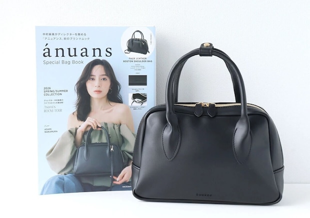 ánuansのレザー調黒ボストンショルダーバッグと雑誌の表紙の集合写真