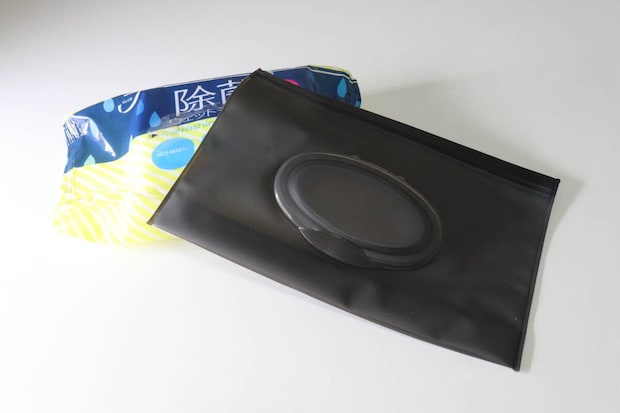 セリア　フタ付ウェットシートケース ブラック M　ウェットシート