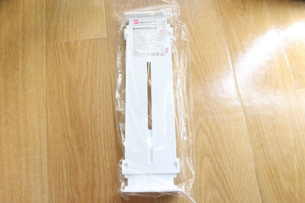 ダイソーの伸縮式引出し整理整頓仕切板のパッケージ