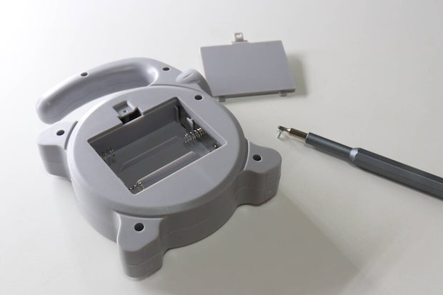 ダイソー　手持ちライト（グレー）　電池カバー