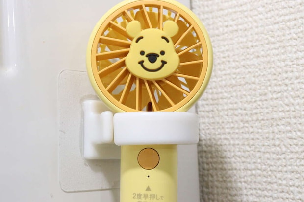 セリア　粘着シート ハンディファンホルダー　使用例
