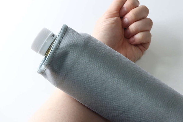ペットボトルカバー グレー 350ml～500ml　使用例