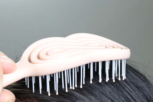 髪が乾きやすいピンヘアブラシ　使用例