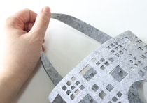 100均の穴あきバッグが家事の救世主！「もう畳まなくていい！」ズボラさん大歓喜のストッカー