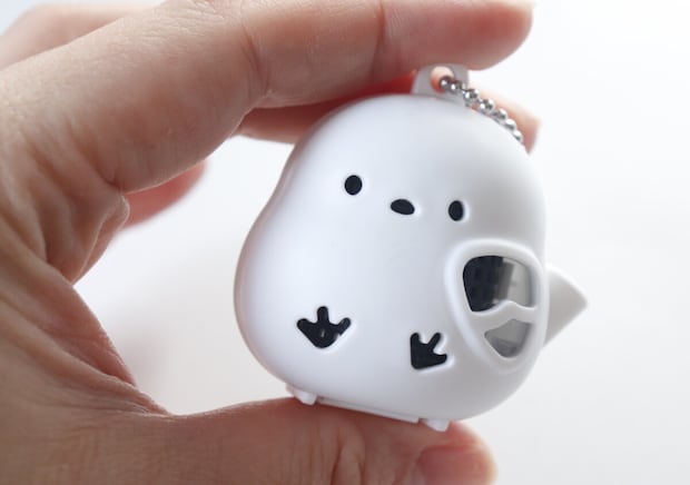 100均で見つけたキーホルダーが優秀！「こう見えて機能的！」バッグに付けるお守り的グッズ