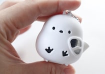 100均で見つけたキーホルダーが優秀！「こう見えて機能的！」バッグに付けるお守り的グッズ