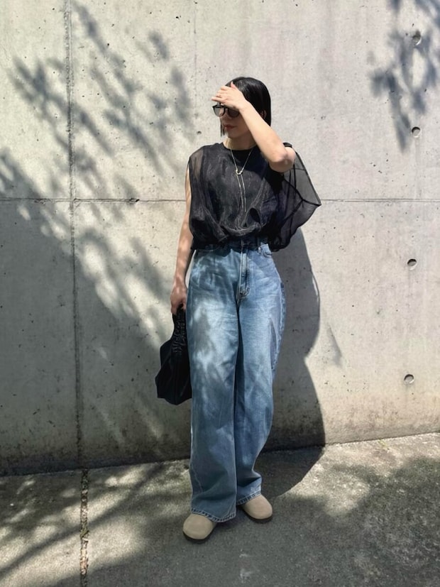 2026春夏大人女性おすすめ透け感黒デニムカジュアルコーデ