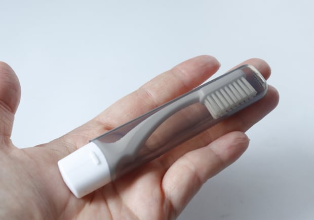 100均で良いの見つけた！「超コンパクトで衛生的！」いつもの感覚で使える携帯グッズ