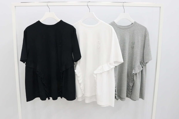 フラワー刺繍フリルTのカラー展開 フラワー刺繍フリルT ユニクロ セシリー コラボ
