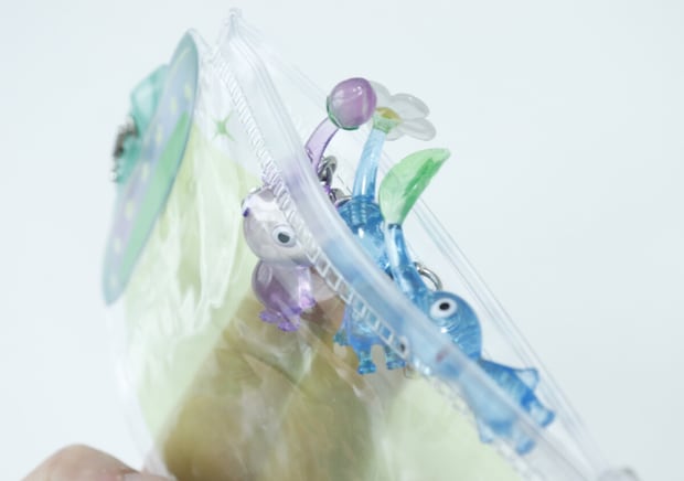 100均のケースがデザイン良すぎ！収納するだけで可愛さ倍増♡傷からも守れる推し活グッズ