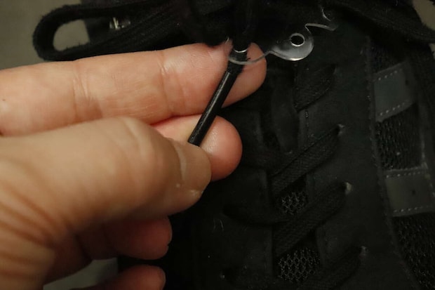 セリア　靴ひもストッパー 2個入　使用方法　使い方