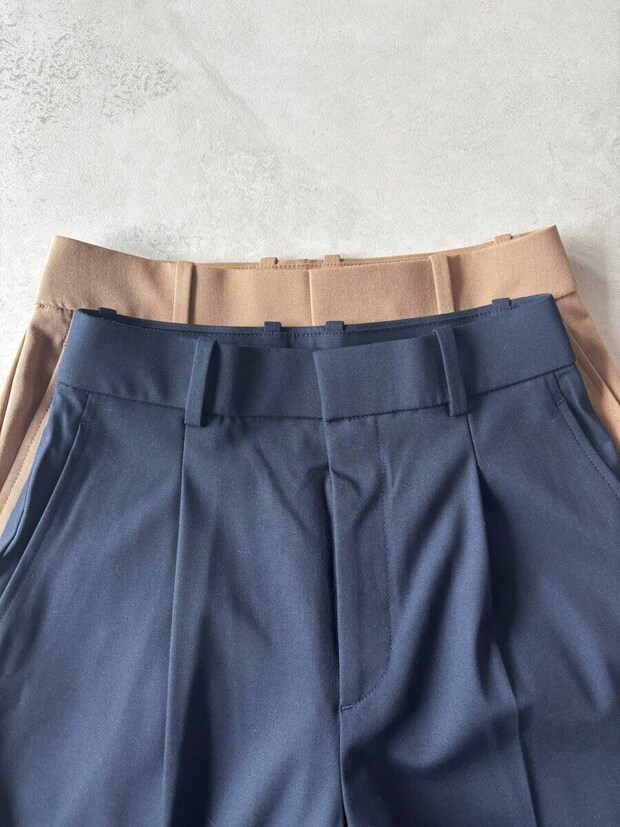 ユニクロ　タックワイドパンツ　XSとSウエスト比較