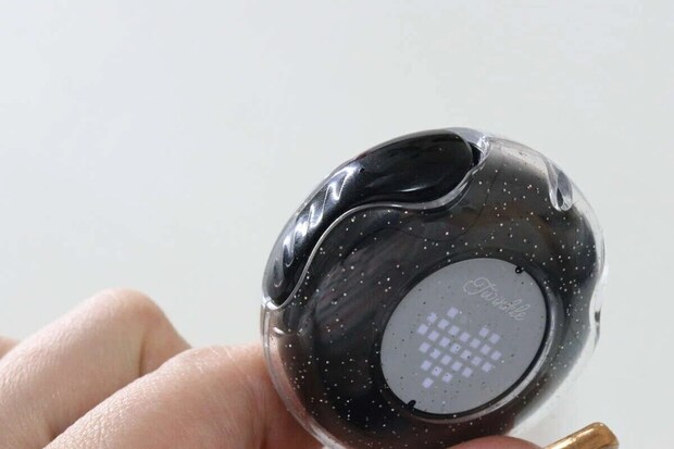 ダイソー　完全ワイヤレスイヤホン（ TWS008、クリア×ブラック）　イヤホン