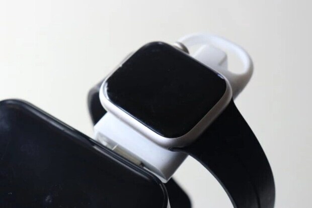 ダイソー　Apple Watch用 充電器（マグネットタイプ、Type-A、Type-C）　使用例