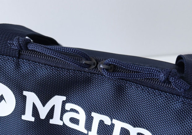 MarmotトートバッグのWジッパー仕様の上部クローズアップ
