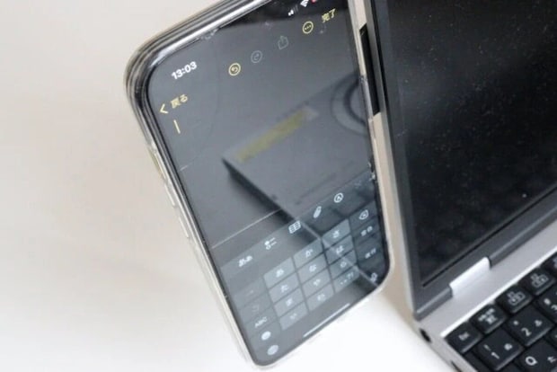 ダイソー　マグネット式ノートパソコン用スマートフォンホルダー　取り付け方　使用例