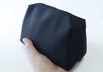 100均で大当たりなポーチを発見！「見た目以上に収納力が高い！」「ガバッと開くのが良い！」