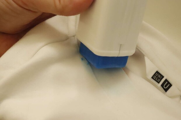 エリ・そで洗濯せっけん（落ち落ちV）　石けん塗布