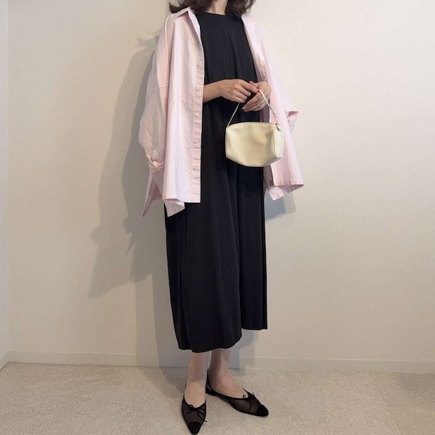 OX Poncho シャツ　黒ワンピースの羽織としてのコーデ