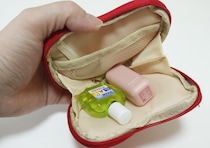 100均で買って大正解！「バッグをゴソゴソ漁るのもうやめた！」バッグに付けると便利なポーチ