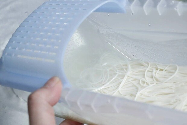 ダイソー　電子レンジ調理器（麺類用）　使用例