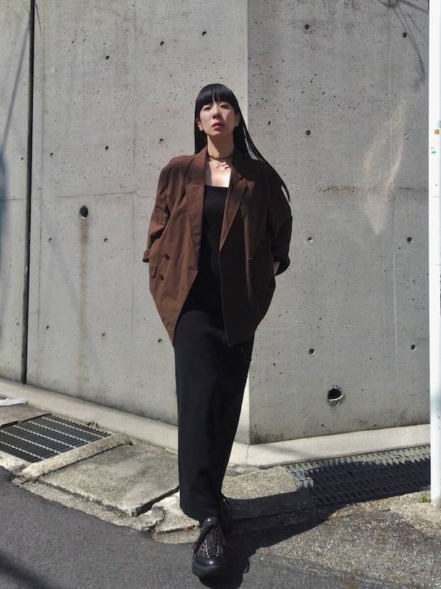 黒キャミワンピコーデ1