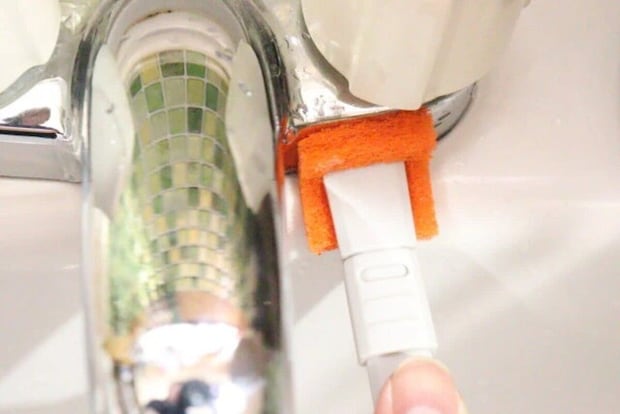 ダイソー　水栓金具用スティッククリーナー（落ち落ちV）　使用例