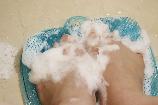 フットケアブラシ　泡立ち