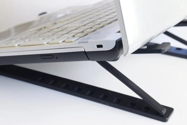 ダイソー　折りたたみ式PC・タブレットスタンド　使用例