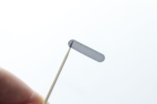 ダイソー スマホスピーカー用防塵メッシュ 使い方 ダイソーのスマホスピーカー用防塵メッシュの使い方