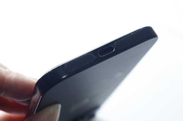 ダイソー スマホスピーカー用防塵メッシュ 使用例 ダイソーのスマホスピーカー用防塵メッシュの使用例