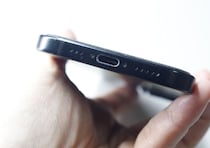 ダイソーで対策できるよ！「スマホのスピーカー見てゾッとした…」汚れを阻止できるシール